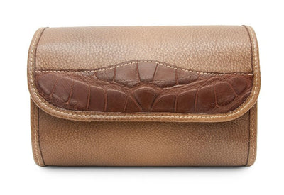 How to organize your handbag to minimize clutter.